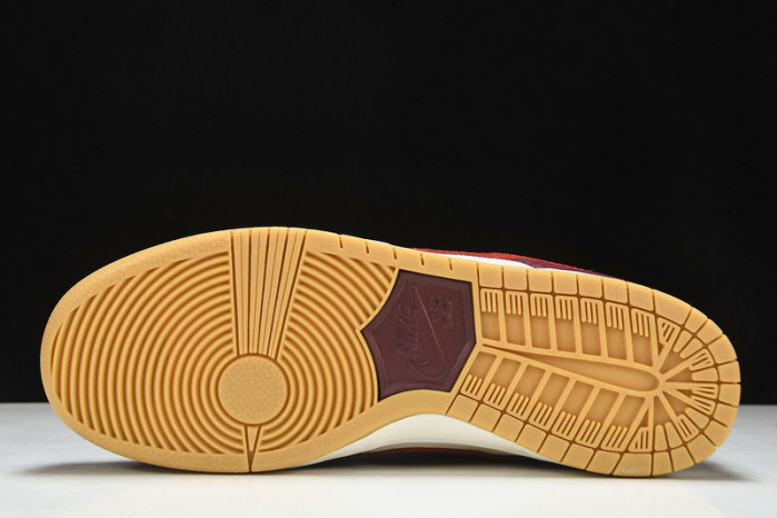 skate like a girl x nike sb dunk low dx4589-600