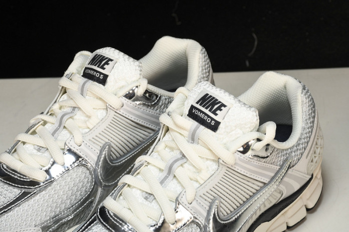 nike zoom vomero 5 photon dust metallic silver fd0884-025