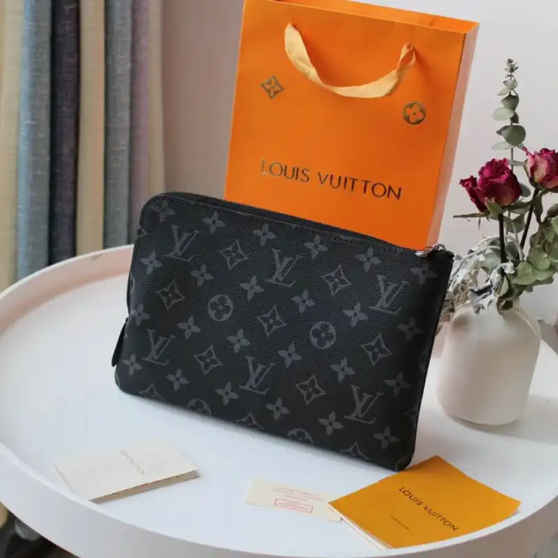 LV Bags 2010B570040