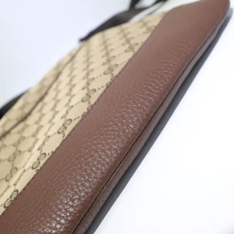 G*u*i messenger bags 19gm0052