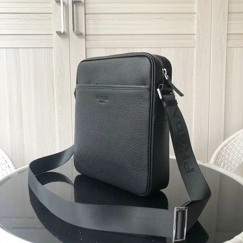 G*u*i s bags 2110yz0044