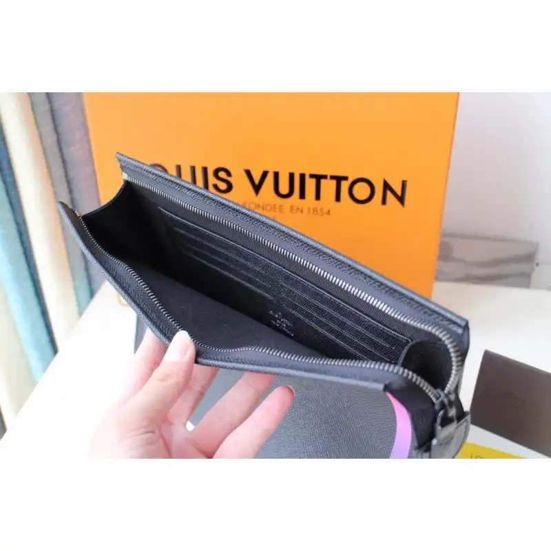 LV Bag 19HT0056