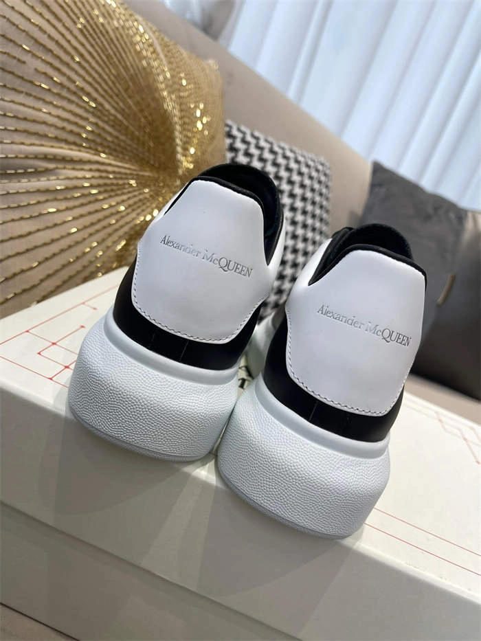 Alexander McQueen Oversized Modern 2570