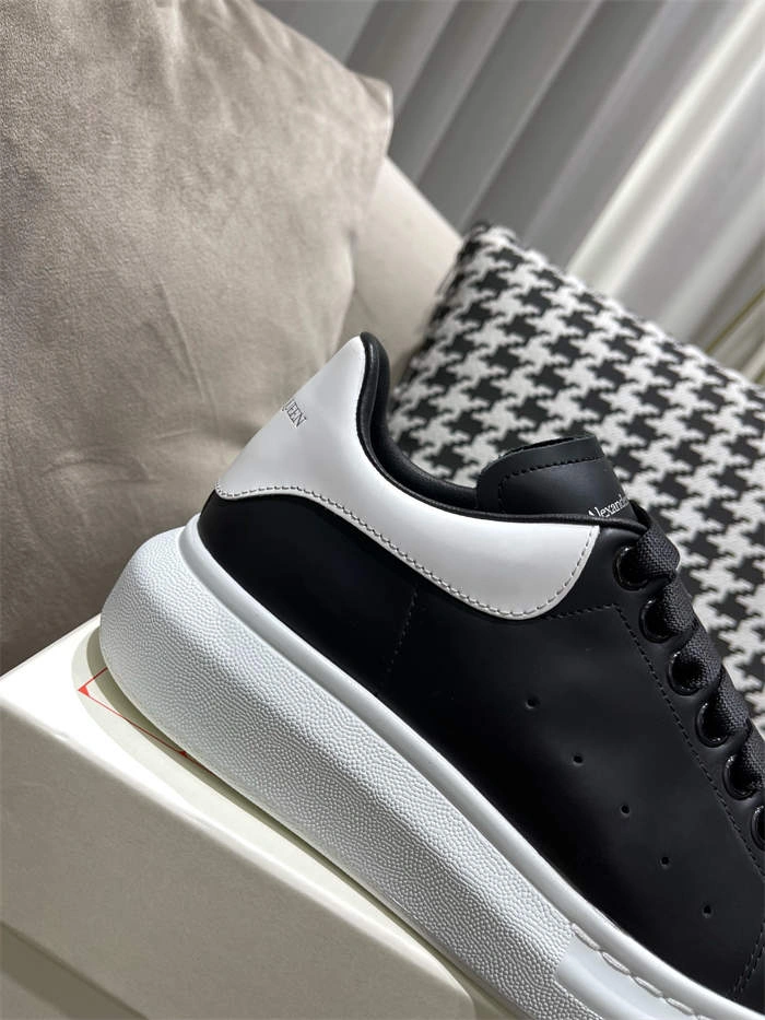 Alexander McQueen Oversized Modern 2570