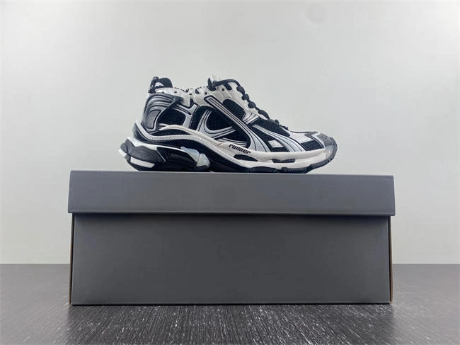 UrbanChic Balenciaga  772774-W3RNY- 4322