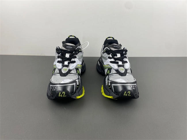 Balenciaga  779066-W3RBXP- TravelReady 4300