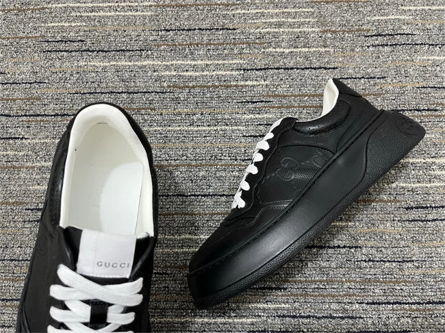 breathable G*u*i low top sneaker 554