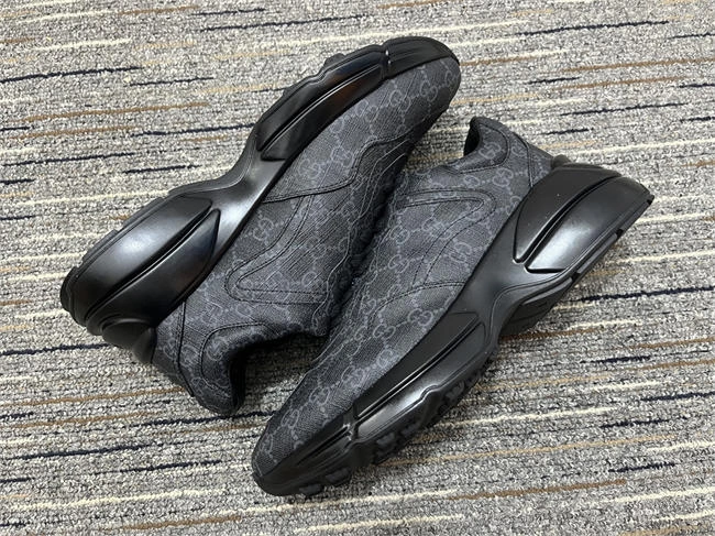 G*u*i rhyton sneaker original 275