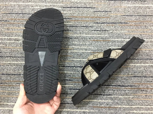 breathable G*u*i slide 422