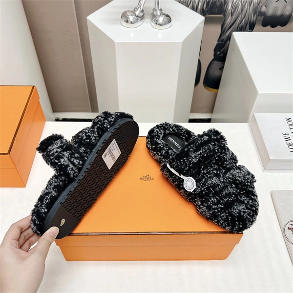 H Slipper Affordable 2319