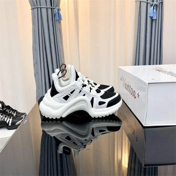 LV1 Archlight Attractive 1957