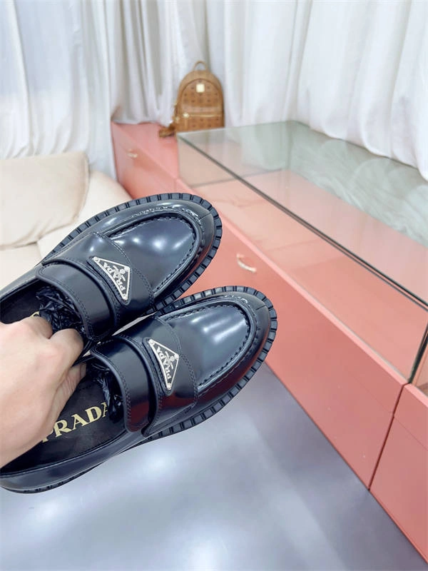 Resilient PRADA 3215